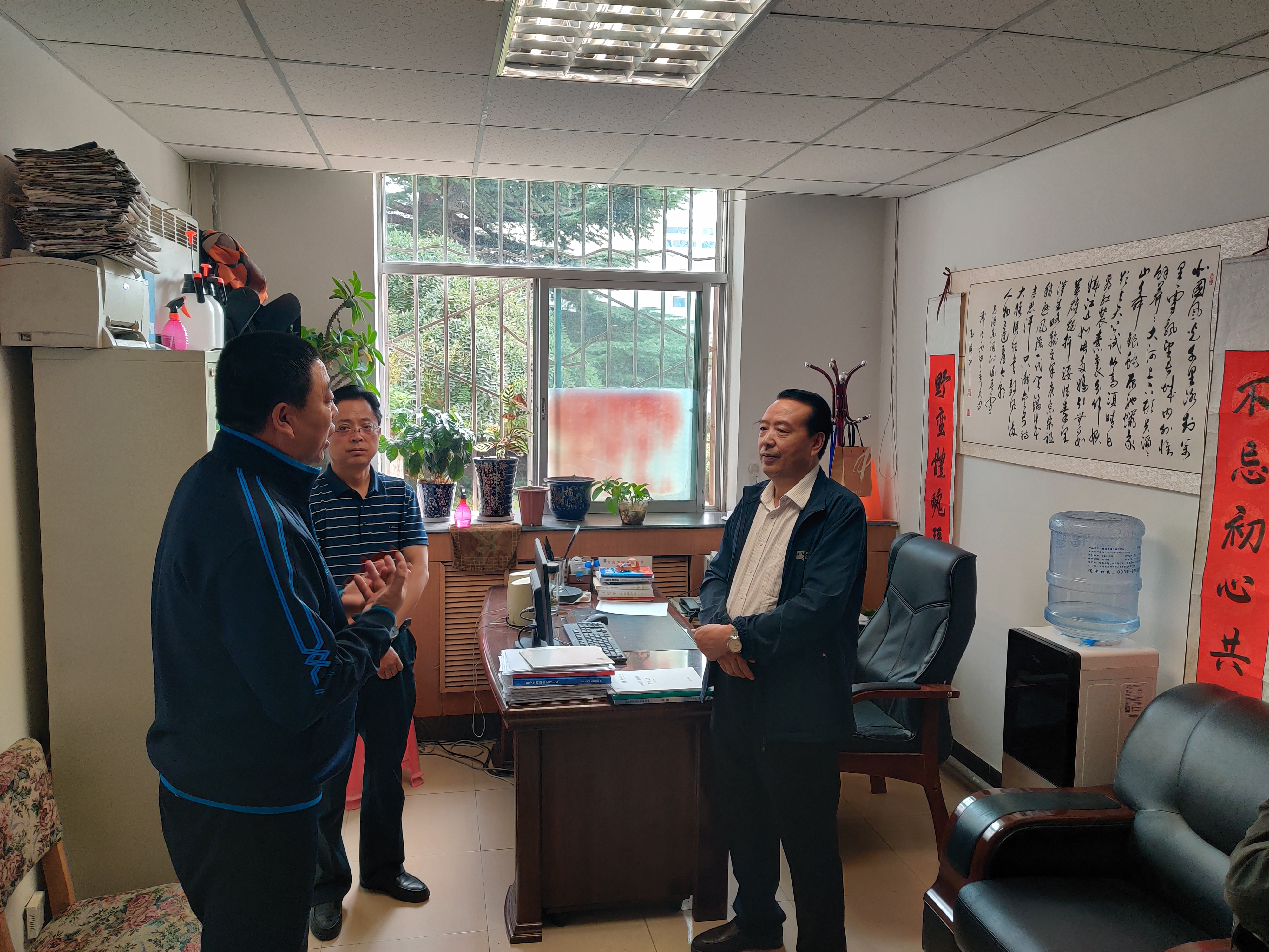 校长王华栋一行来体育部检查开学准备工作