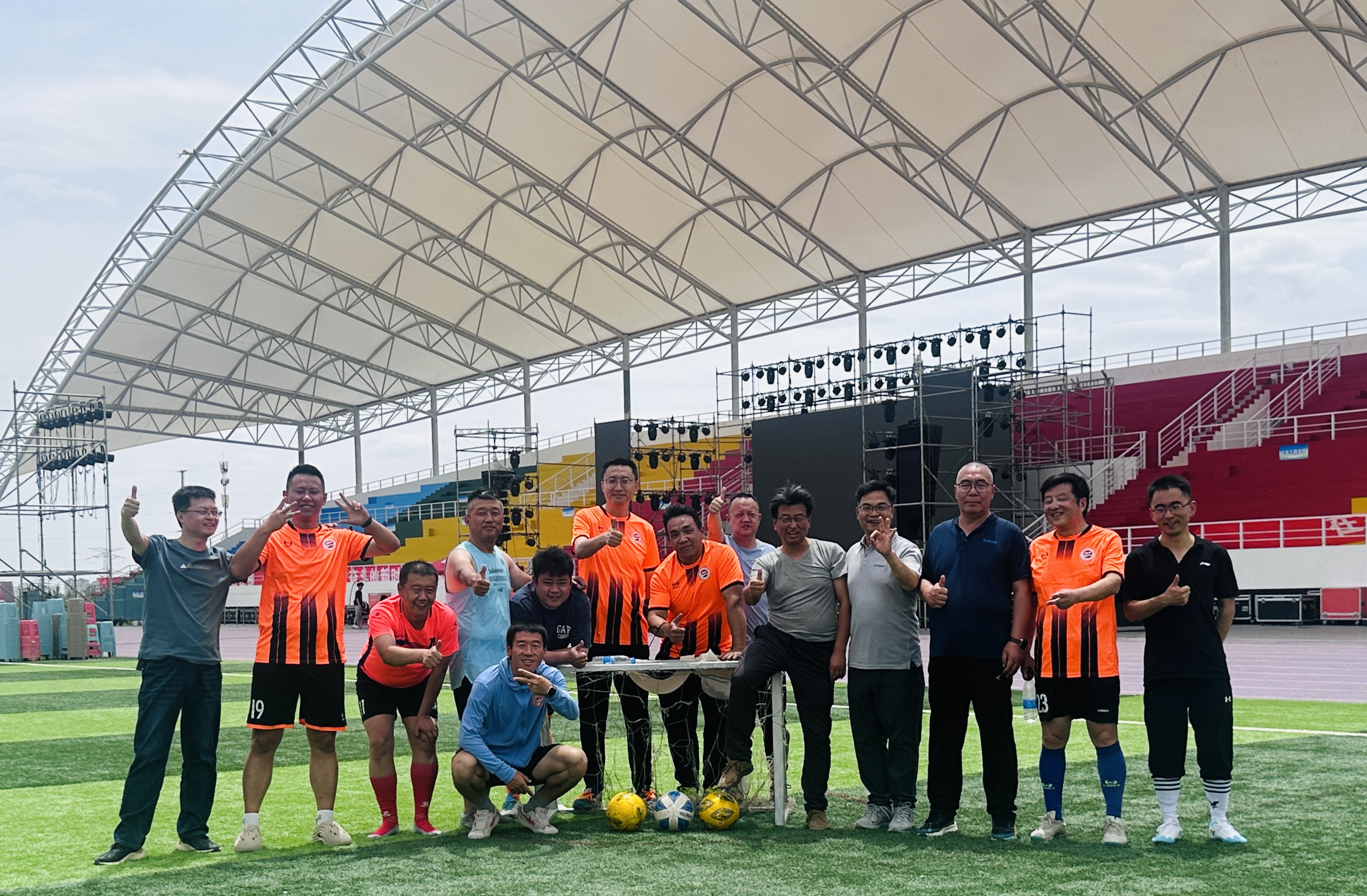 兰州工业学院教职工3v3足球赛火热开赛